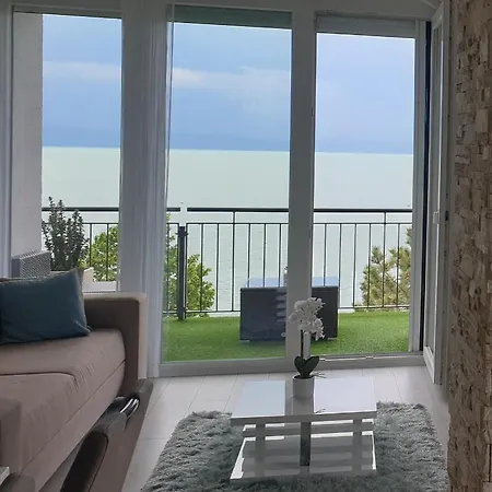 Panorama Apartment *