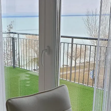 Panorama Apartment *