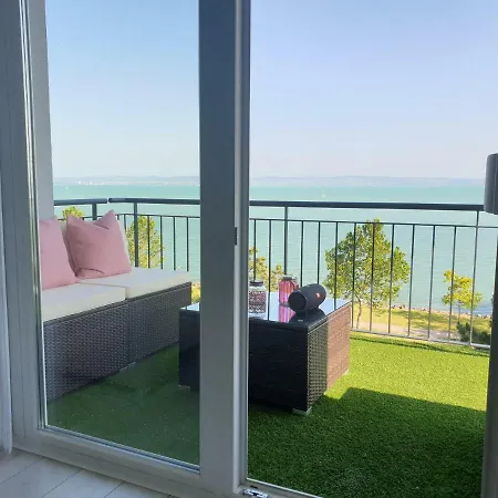 Panorama Apartment *